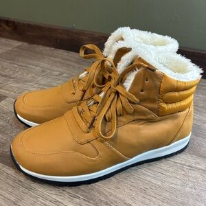 Wanderlust Women’s Size 9.5 “Tessa” Sneaker Boots